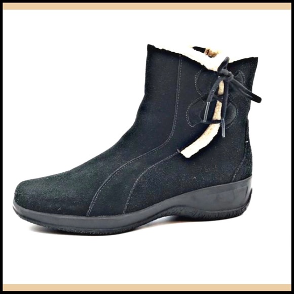 CLARK’S BLACK SUEDE SHEARLING ANKLE BOOTS Sz 7 - Picture 2 of 9